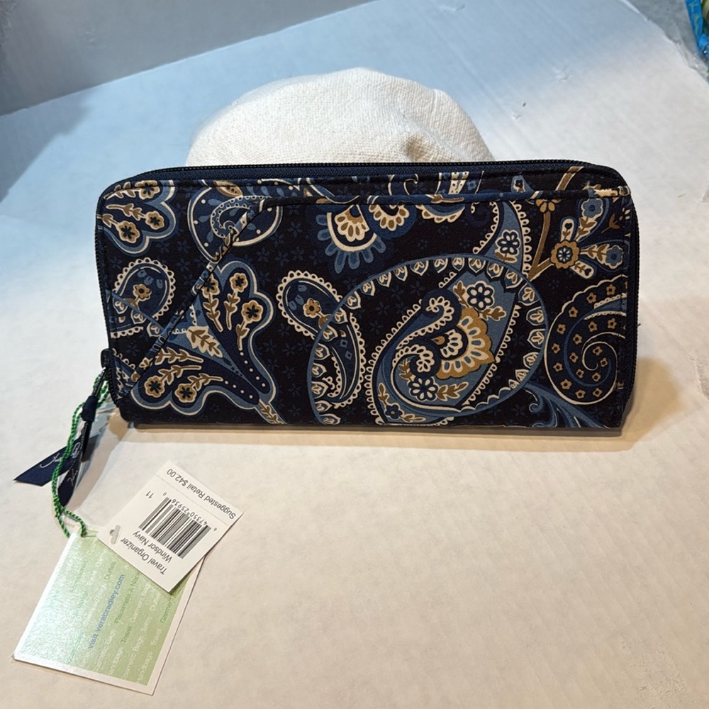 Vera Bradley 
Travel organizer 
NWT